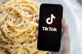 TikTok美食视频应该怎么做？奇奇怪怪也许更不错。